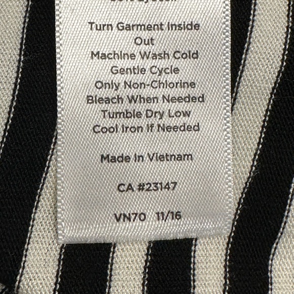 Talbots Black and White Stripe Tee. - Picture 5 of 7